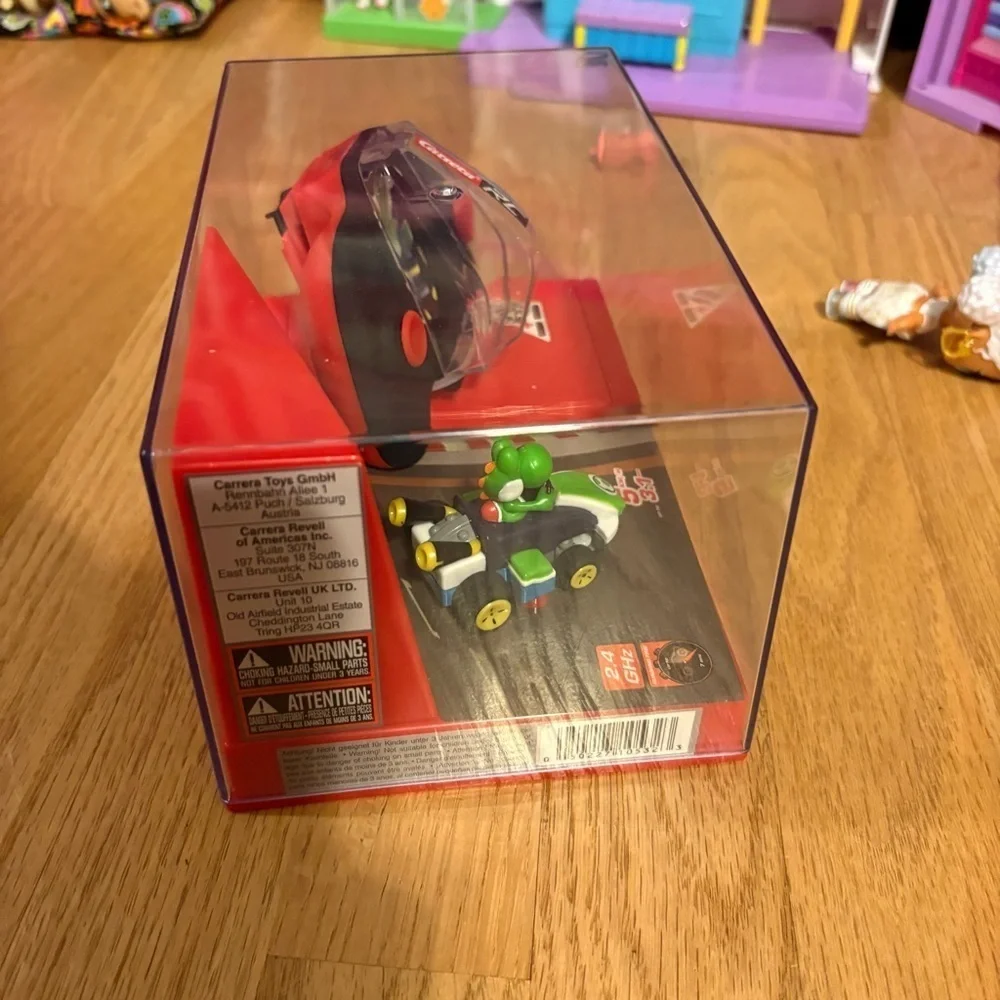 Carrera RC Nintendo Mario Kart - Yoshi 2.4 GHz Mini Remote Control Car NEW
